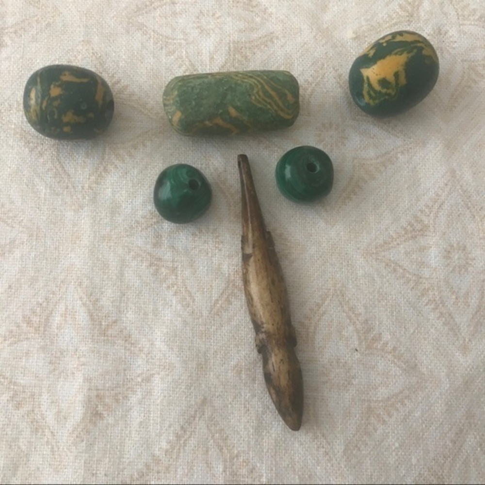 Vintage Artist Made Clay Beads/Bone Alligator🟢🟢
